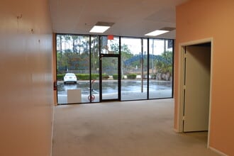 2260-2292 Commercial Way, Spring Hill, FL for lease Interior Photo- Image 1 of 8