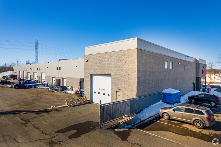 3665-3701 Boul De La Cite-Des-Jeunes, Vaudreuil-dorion, QC à louer - Photo du bâtiment - Image 3 de 11