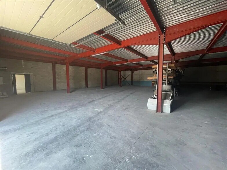 Retail in Marseille for lease - Interior Photo - Image 2 of 8