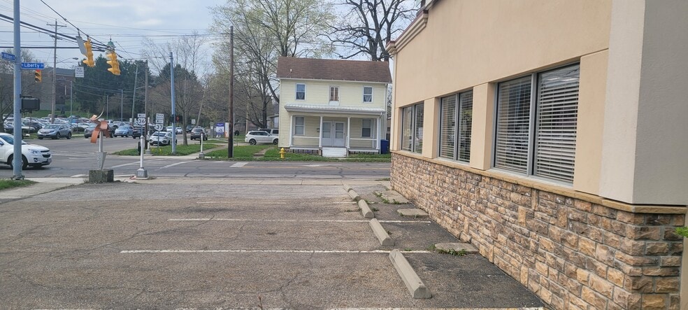 122 W William St, Delaware, OH for sale - Building Photo - Image 3 of 14