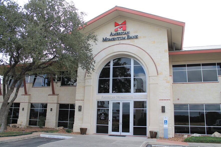 2526 N Loop 1604, San Antonio, TX à louer - Photo du bâtiment - Image 2 de 10