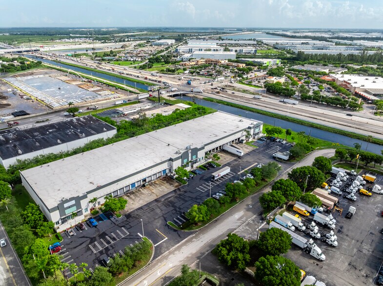 11205-11265 NW 131st St, Medley, FL à louer - Photo du bâtiment - Image 3 de 8