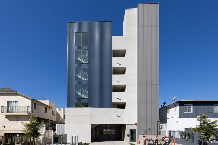 6559 Brynhurst Ave, Los Angeles, CA à vendre - Photo du bâtiment - Image 2 de 3