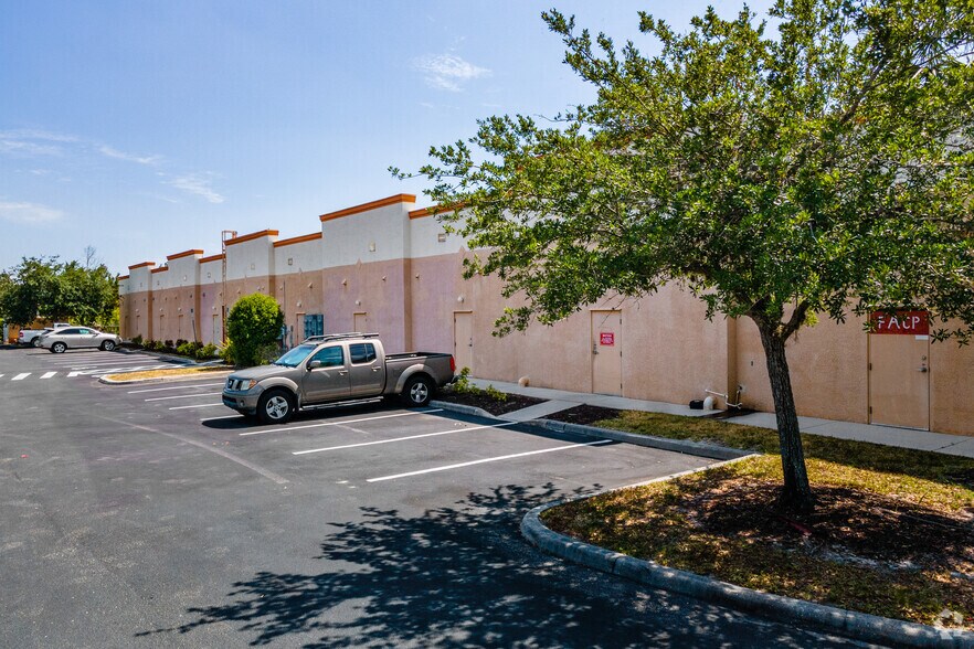 20451 S Tamiami Trl, Estero, FL à louer - Photo du bâtiment - Image 3 de 4
