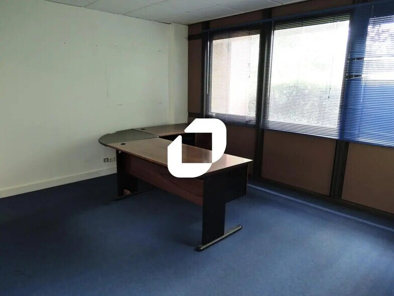 Office in Croissy-Beaubourg for lease - Interior Photo - Image 3 of 5