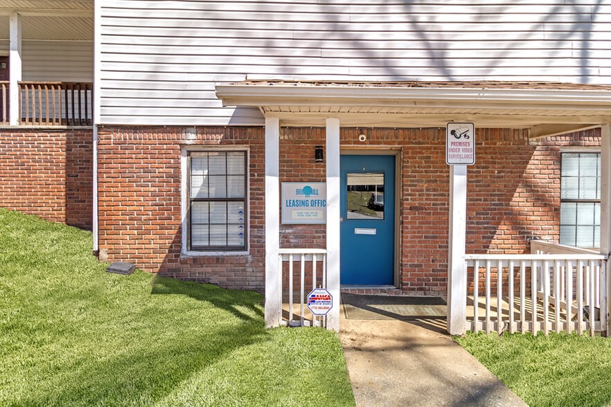 563 Briar Hill Ct, Riverdale, GA for sale - Building Photo - Image 3 of 45