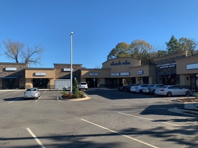 5447 Yadkin Rd, Fayetteville, NC à louer - Photo du bâtiment - Image 3 de 11