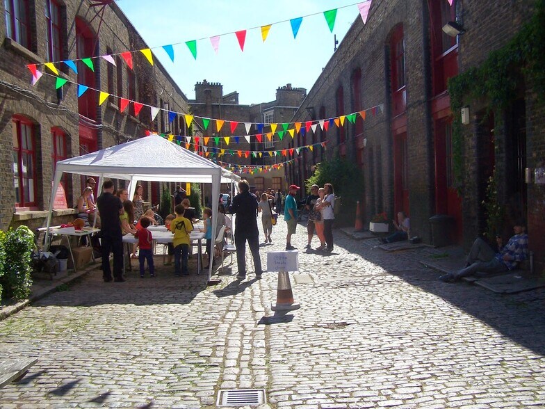 5-5A Iliffe Yard, Londres à louer - Photo du bâtiment - Image 2 de 6