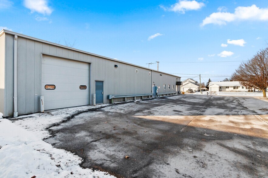 3420 Dewey St, Manitowoc, WI à louer - Photo du bâtiment - Image 3 de 36