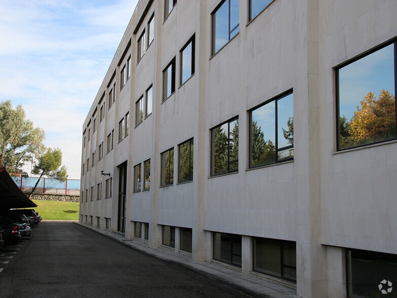 Calle Rosa de Lima, 1 A, Las Rozas de Madrid, Madrid for lease - Building Photo - Image 3 of 7