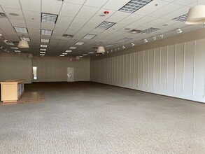 7809-7949 Towne Center Pky, Papillion, NE for lease Interior Photo- Image 2 of 3