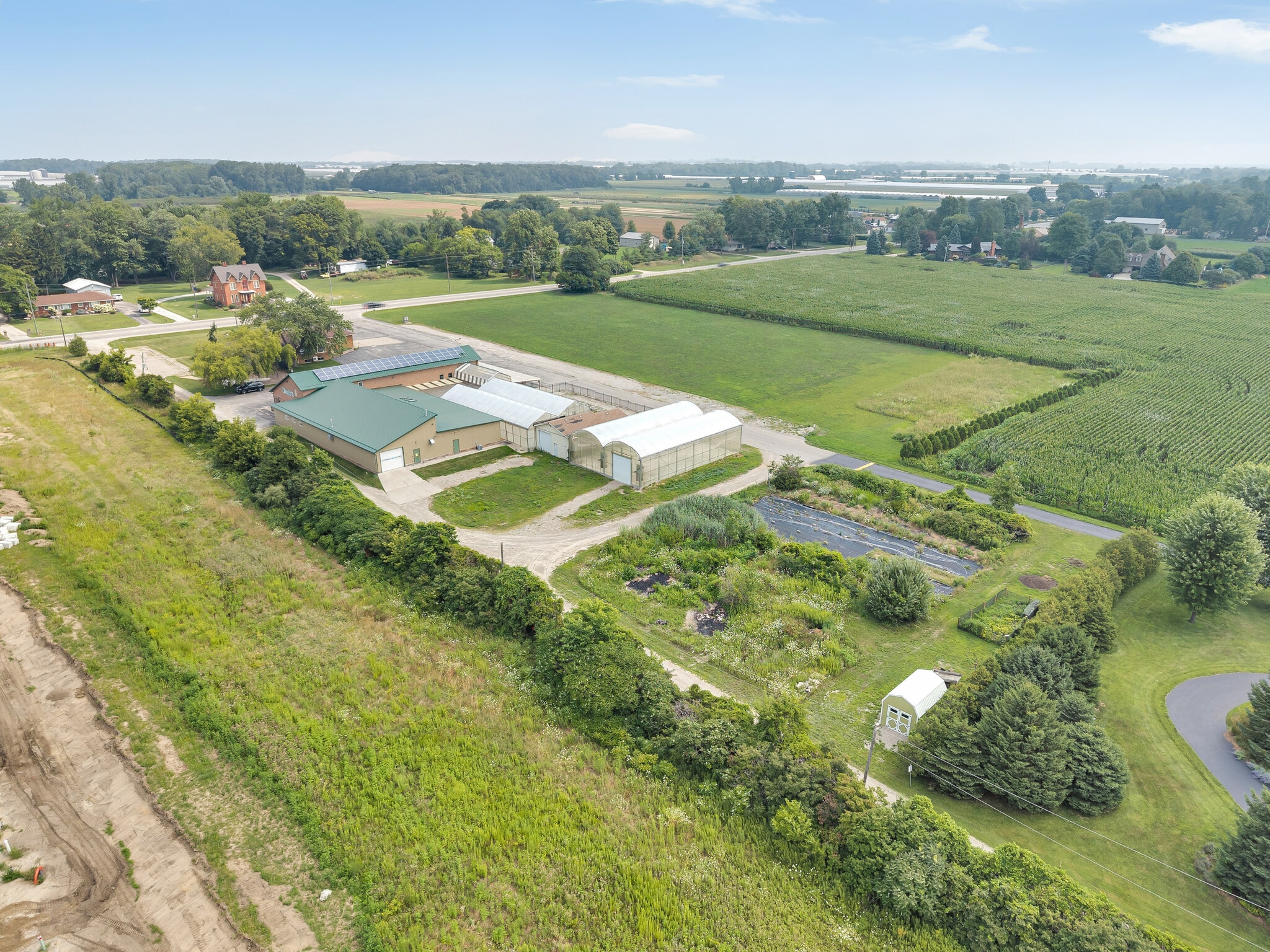 585 Seacliff Dr, Kingsville, ON for sale Primary Photo- Image 1 of 44