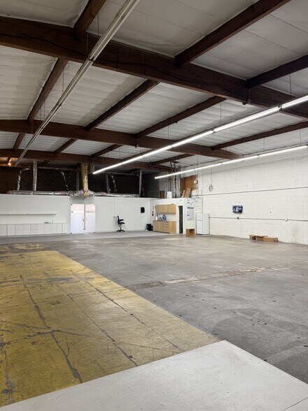 13011 S Broadway, Los Angeles, CA à louer - Photo du bâtiment - Image 3 de 8