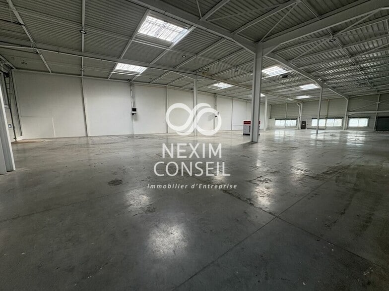 Flex in Le Blanc-Mesnil for lease - Interior Photo - Image 3 of 8