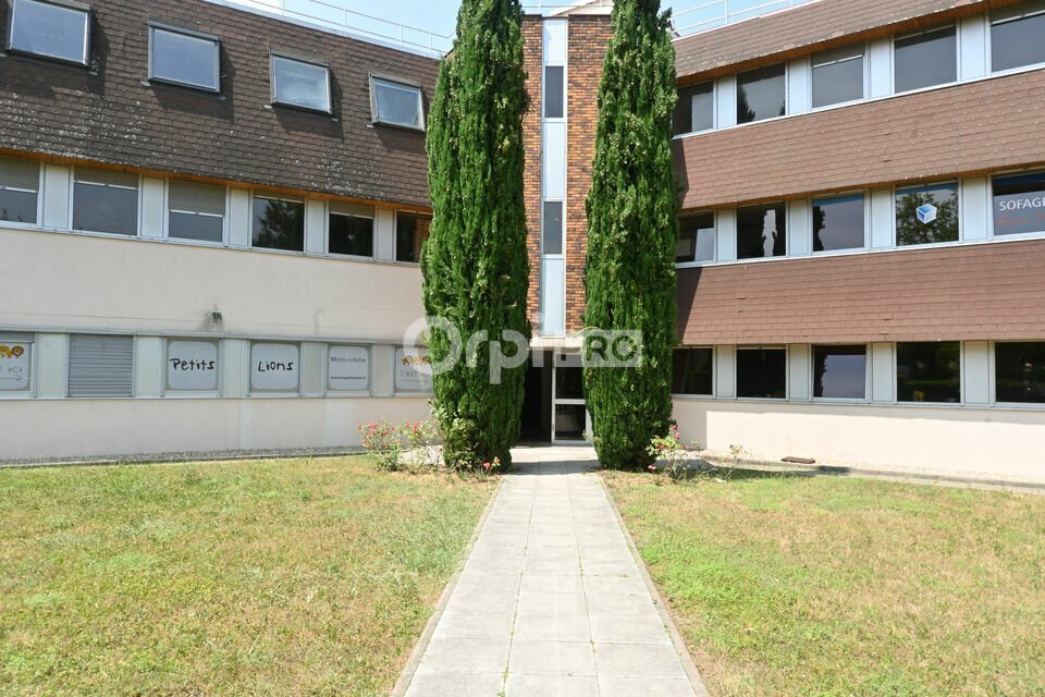 7 Rue Maryse Bastié, Bron for lease Building Photo- Image 1 of 24