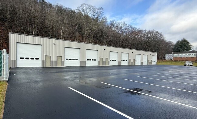 Plus de détails pour 144 Rowley St, Winchester Center, CT - Industriel à louer