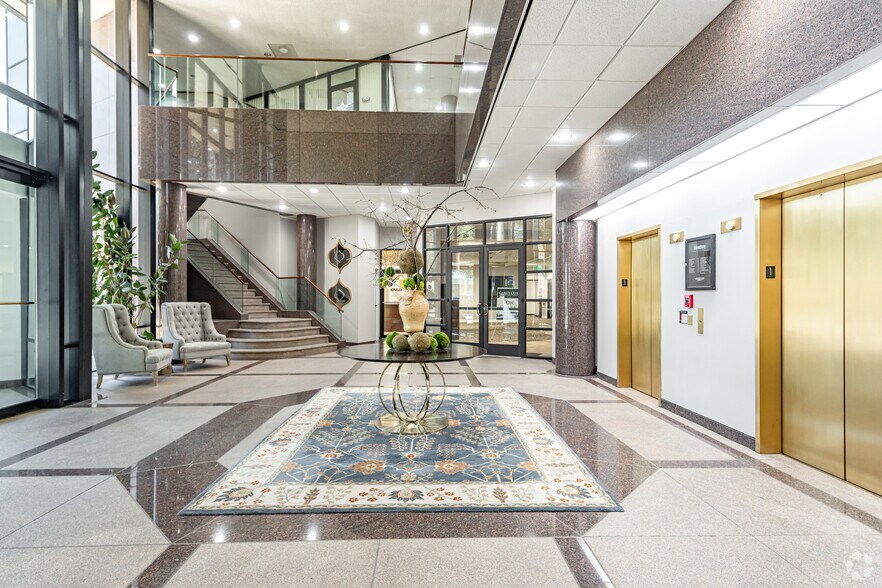 321 N Central Expy, McKinney, TX à louer - Hall d’entrée - Image 3 de 12