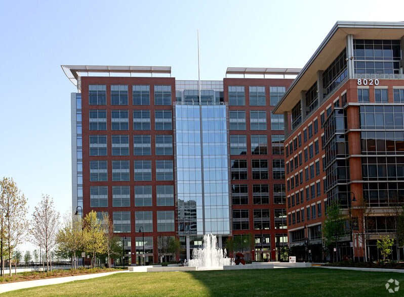 1850 Towers Crescent Plz, Vienna, VA à louer - Photo du bâtiment - Image 3 de 8