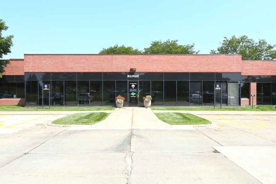 7101-7199 Vista Dr, West Des Moines, IA à louer - Photo du bâtiment - Image 2 de 14