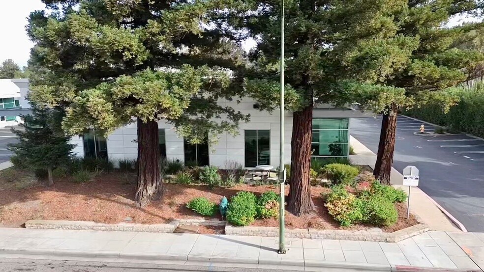 555 Clyde Ave, Mountain View, CA à louer - Vidéo sur l’inscription commerciale - Image 2 de 14