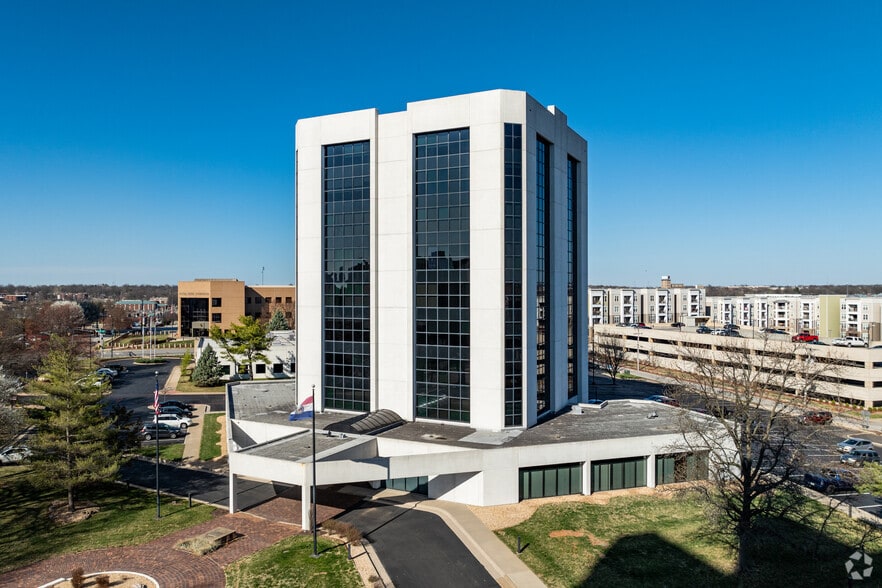 300 John Q. Hammons Pky, Springfield, MO for lease - Building Photo - Image 2 of 6