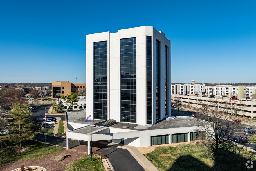 300 John Q. Hammons Pky, Springfield, MO à louer - Photo du bâtiment - Image 2 de 6