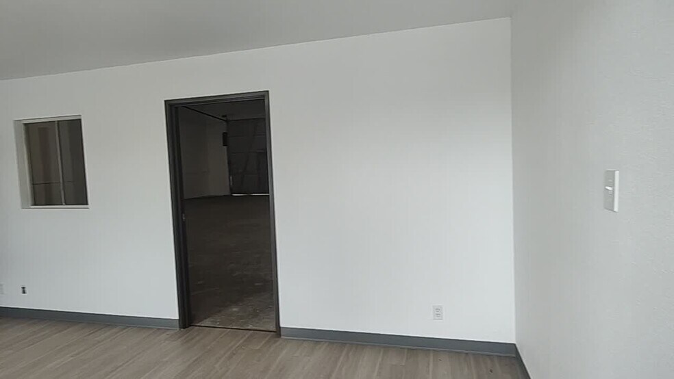 651 S Palm St, La Habra, CA à louer - Vidéo sur l’inscription commerciale - Image 2 de 7