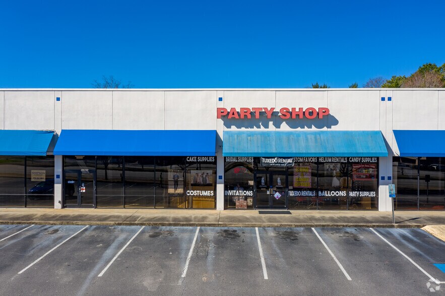 300 Pearl Nix Pky, Gainesville, GA à louer - Photo du bâtiment - Image 3 de 11