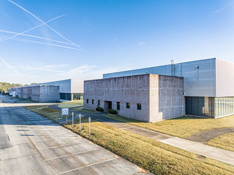 375 Airport Rd, Griffin, GA à louer - Photo du bâtiment - Image 3 de 11