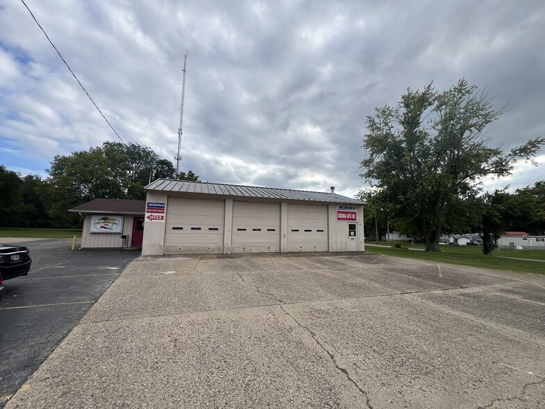 989 W Harrison Ave, Decatur, IL à vendre - Photo principale - Image 1 de 14