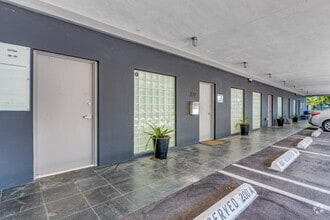 6330 Manor Ln, South Miami, FL for lease Building Photo- Image 2 of 17