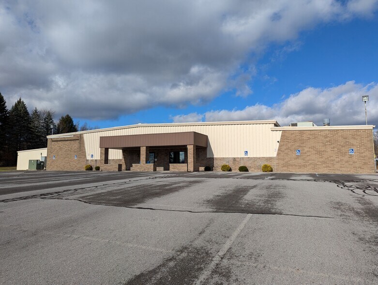 423 Walters Ave, Johnstown, PA à louer - Photo du bâtiment - Image 2 de 12