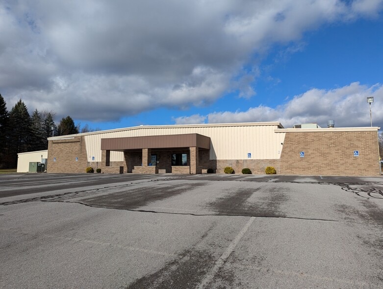 423 Walters Ave, Johnstown, PA à louer - Photo du bâtiment - Image 2 de 12