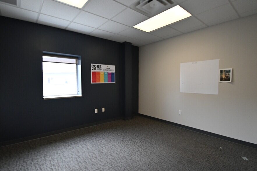 1501 21st Ave N, Fargo, ND for lease - Building Photo - Image 3 of 20