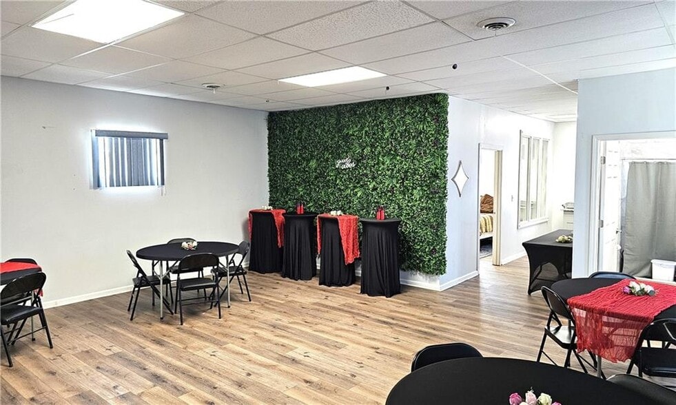 1230 Woodswether Rd, Kansas City, MO à vendre - Photo du bâtiment - Image 3 de 11