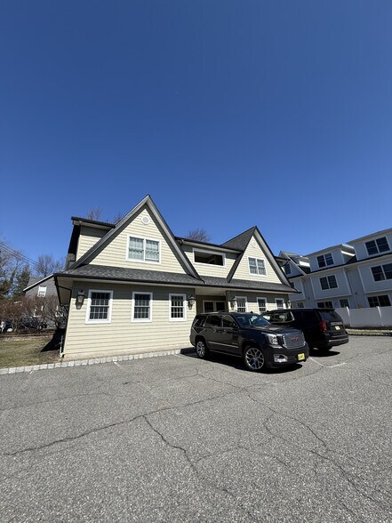 11 Park, Harrington Park, NJ for lease - Building Photo - Image 1 of 1