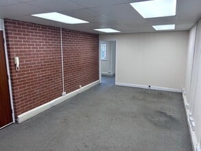 Murdock Rd, Swindon for lease Interior Photo- Image 2 of 3