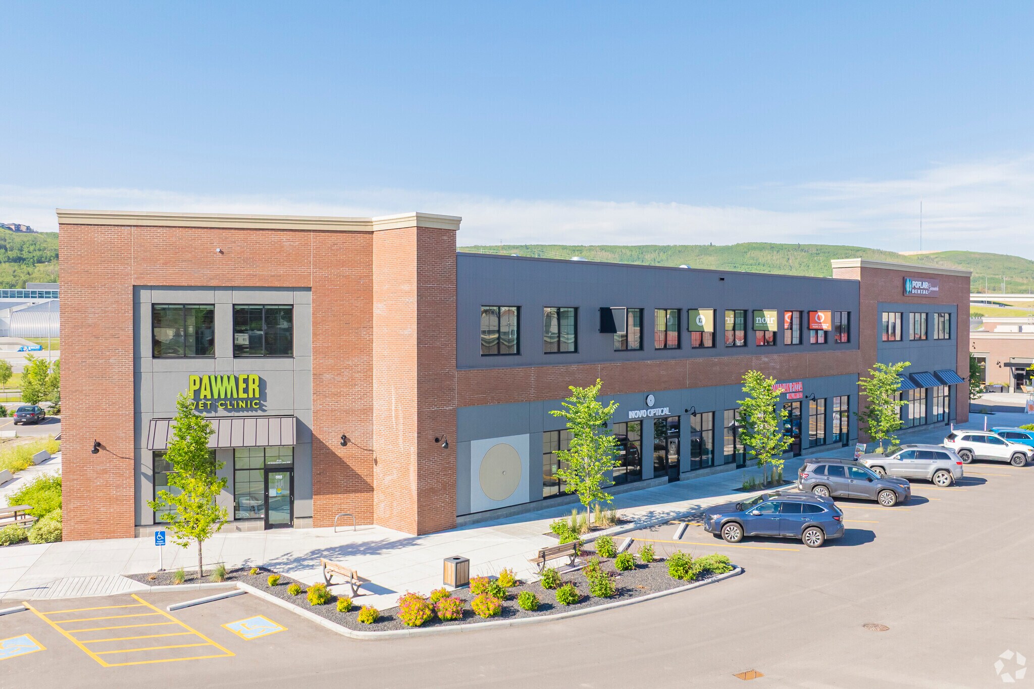 45 Greenbriar Way NW, Calgary, AB à louer Photo du bâtiment- Image 1 de 4