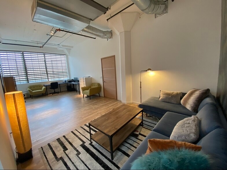 405 Towne Ave, Los Angeles, CA à vendre - Photo intérieure - Image 2 de 43