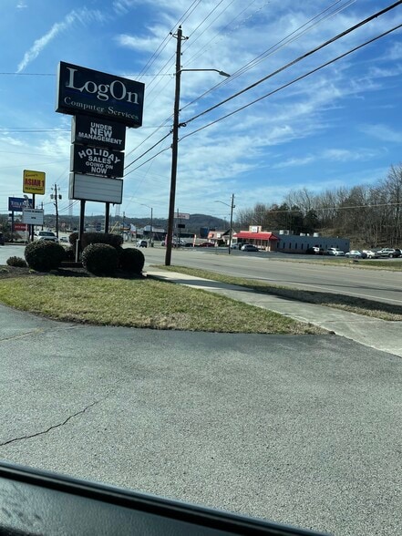 1611 W Andrew Johnson Hwy, Morristown, TN for sale - Building Photo - Image 2 of 14