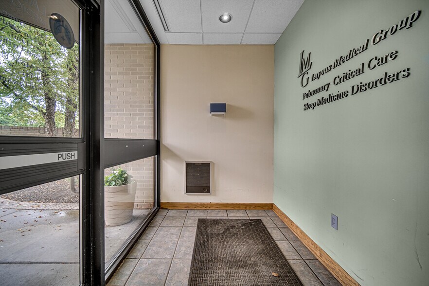 9711 Valparaiso Dr, Munster, IN à louer - Photo du bâtiment - Image 2 de 34