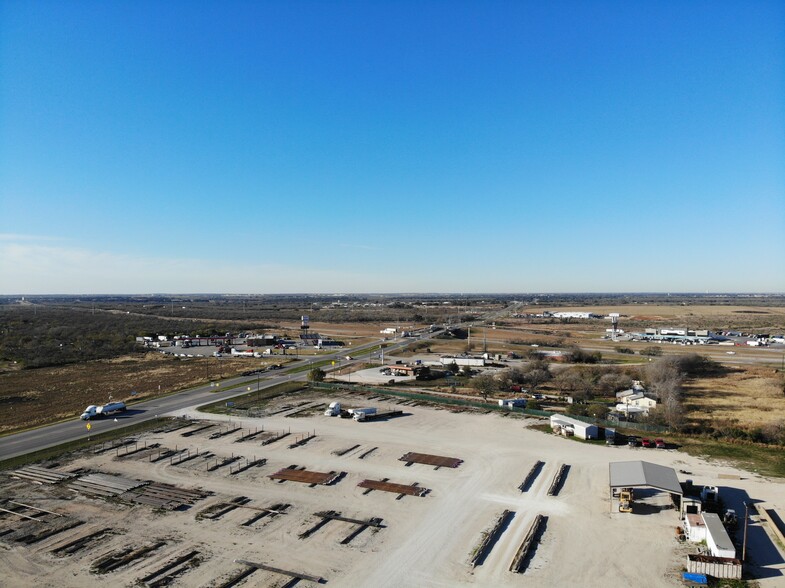 4550 Hwy 97 Hwy 97, Pleasanton, TX for sale - Building Photo - Image 3 of 19