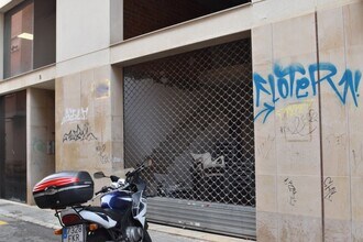 Commerce de détail dans Vilanova i la Geltrú, Barcelona à louer Photo du bâtiment- Image 2 de 3