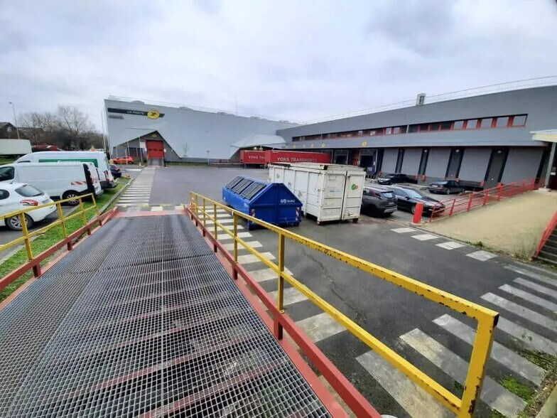 Industriel dans Gennevilliers à louer - Photo du bâtiment - Image 2 de 4