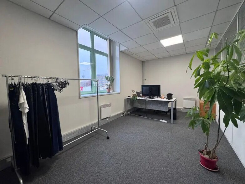Bureau dans Pantin à louer - Photo du bâtiment - Image 2 de 17