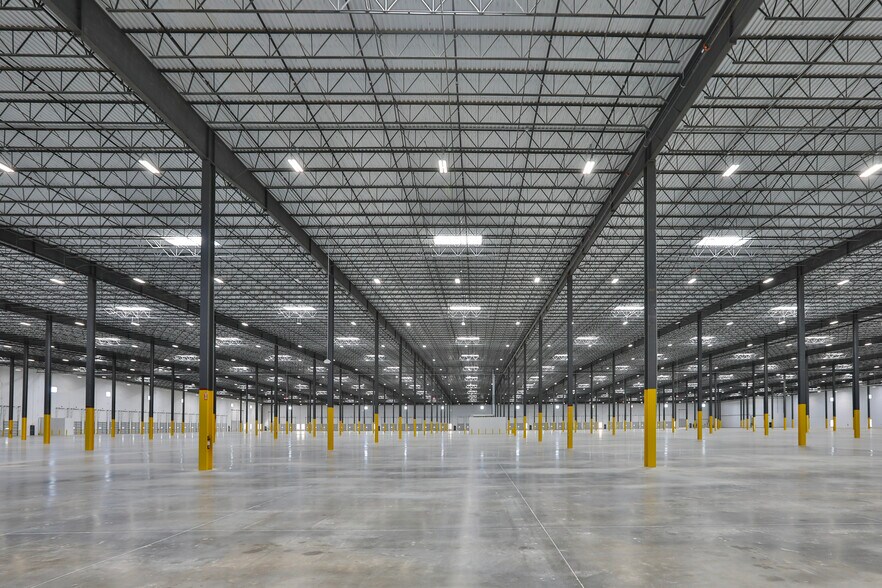 1017 Northway Ln, Laredo, TX à louer - Photo du bâtiment - Image 2 de 8