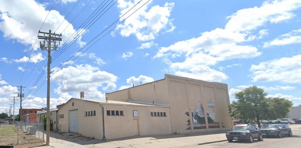 248 W 2nd St, Chadron, NE for sale - Building Photo - Image 1 of 17