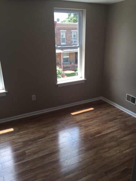 5209 Hazel Ave, Philadelphia, PA for sale - Interior Photo - Image 3 of 3