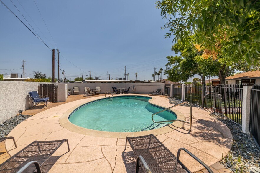 7625 N 12th St, Phoenix, AZ à vendre - Photo du bâtiment - Image 3 de 10