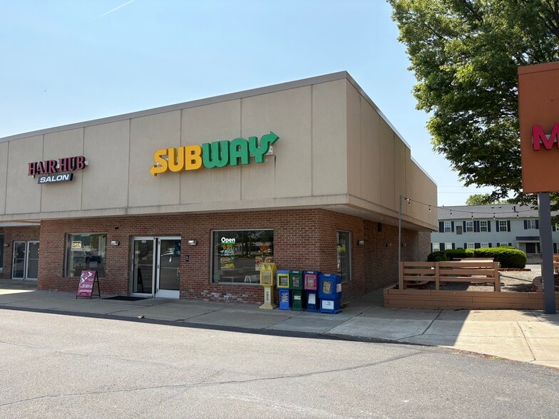 35103-35243 Grand River Ave, Farmington Hills, MI for lease - Building Photo - Image 3 of 4